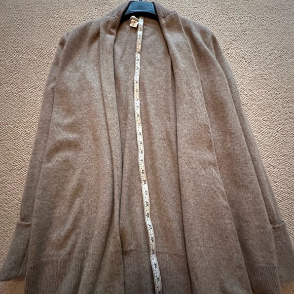 Cashmere cardigan with cuffed sleeves - Picture 8 of 9